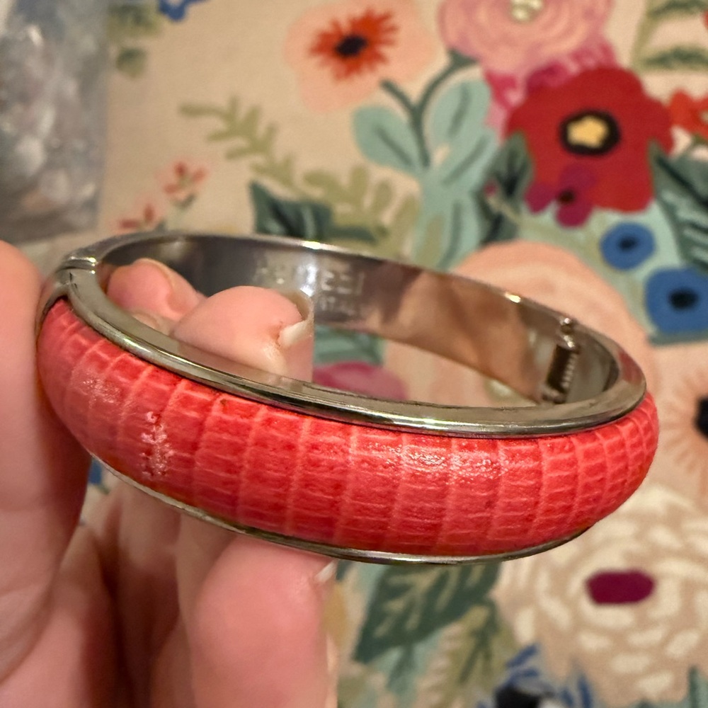 Peruzzi Italy‎ Coral Pink Lizard Embossed Leather Silver Tone Hinged Bracelet